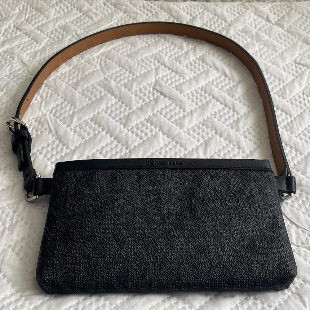 Michael Kors Black Textured leather buckle bag/fanny pack